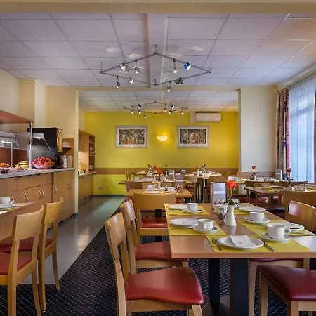 Acora Zentrum Living The 3* קרלסרוהה
