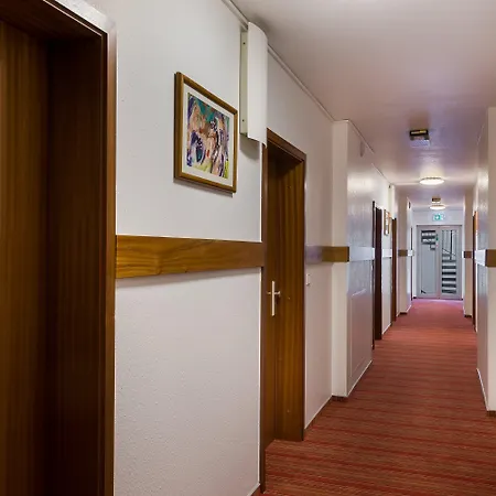 Acora Zentrum Living The 3* קרלסרוהה