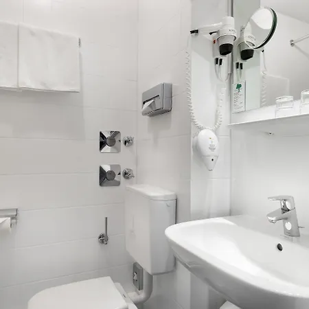 Acora Zentrum Living The 3* קרלסרוהה
